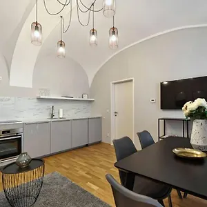 Apartment Crown 6