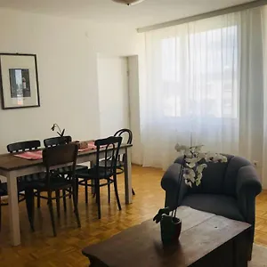 Apartment Mitten Im Achten. Zentrale In